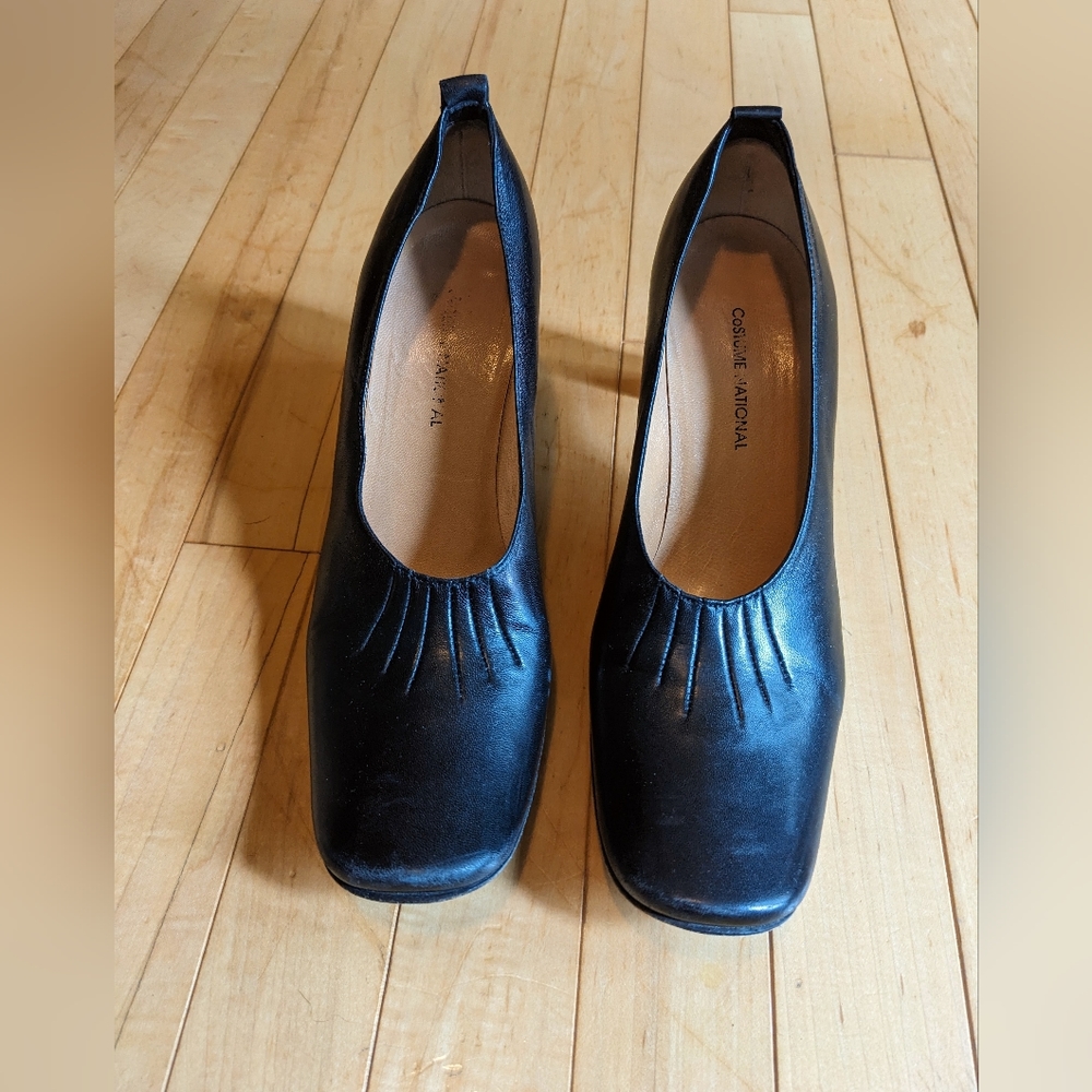 COSTUME NATIONAL - Black leather pumps. Size 38.5